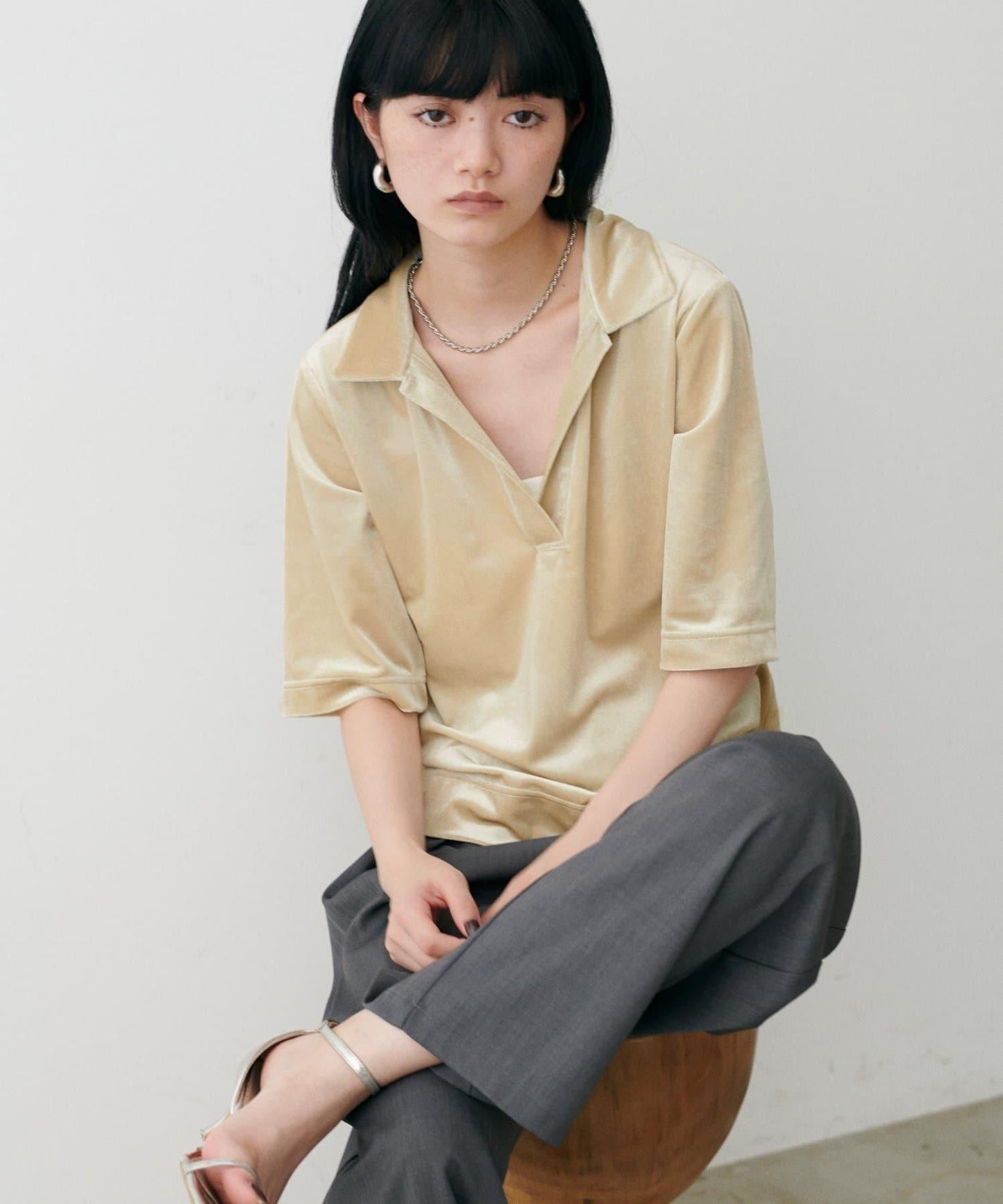 天鵝絨翻領套頭衫