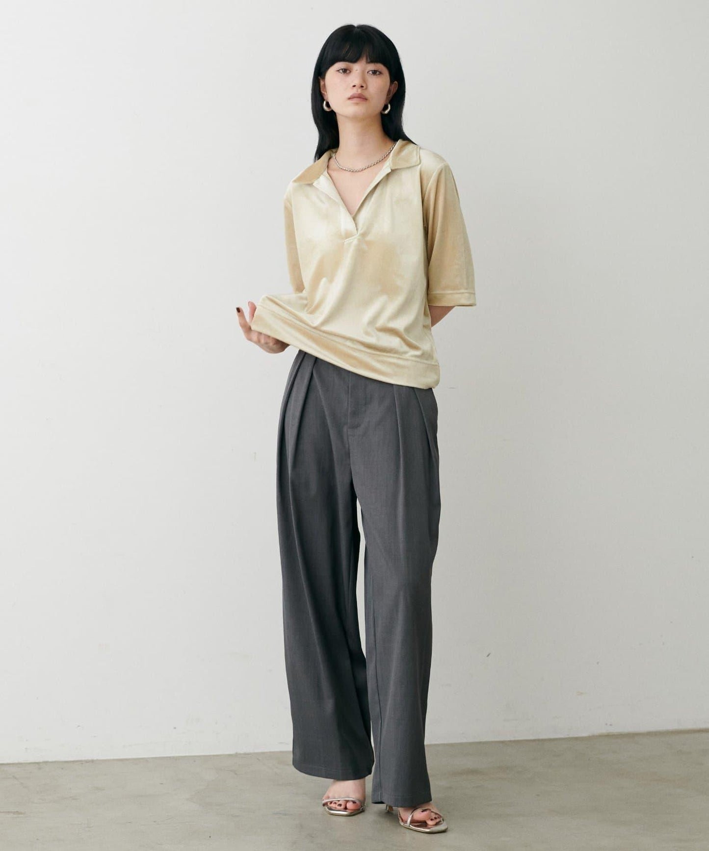 天鵝絨翻領套頭衫