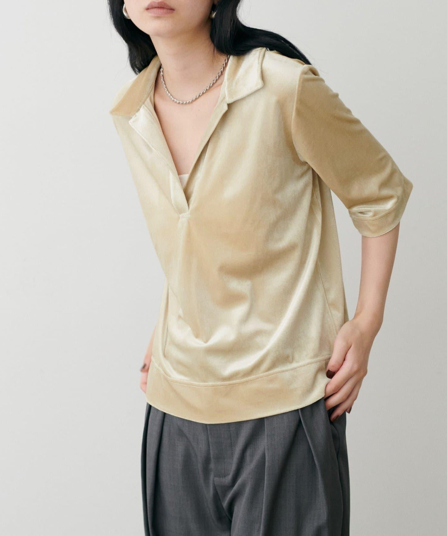 天鵝絨翻領套頭衫