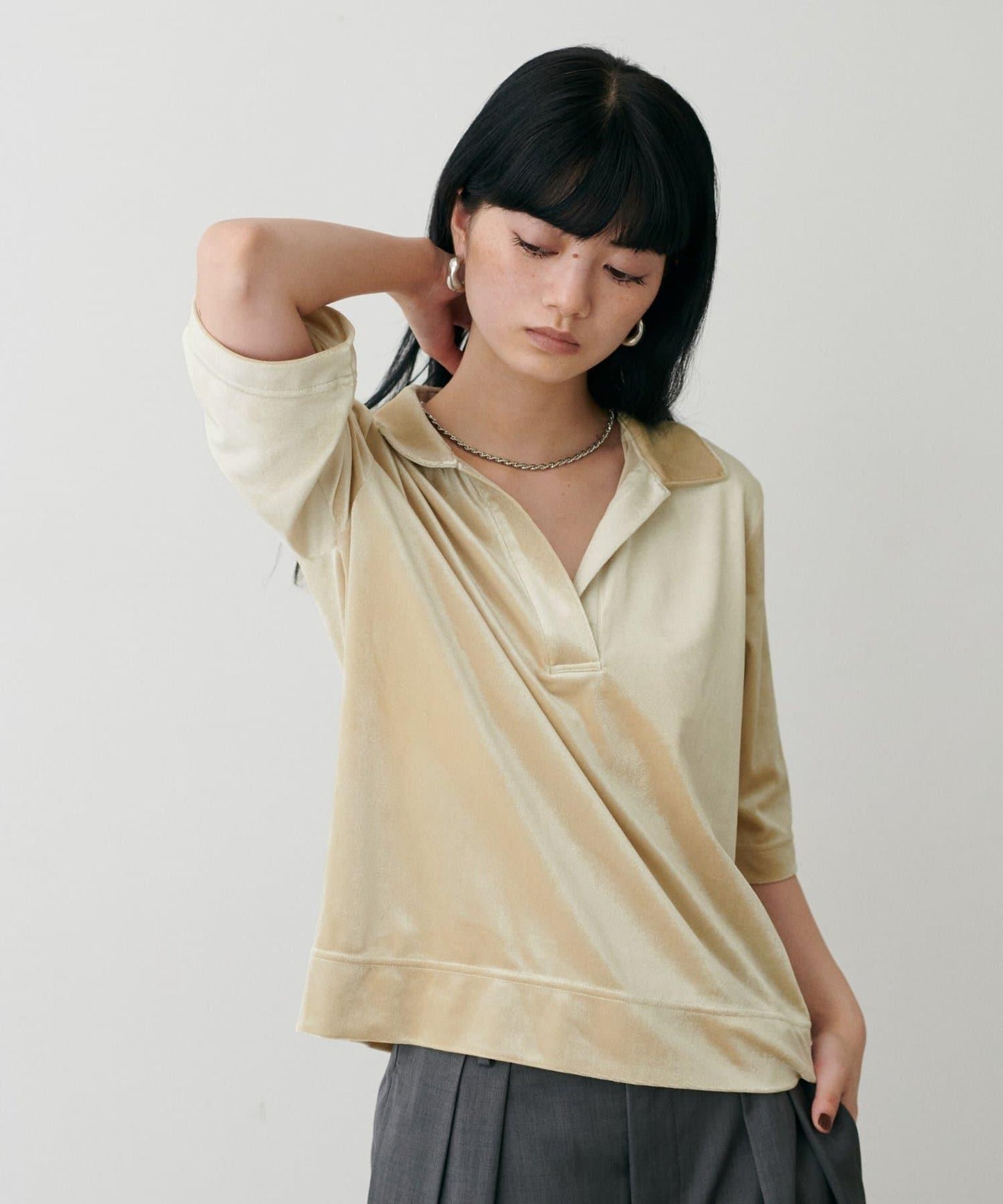 天鵝絨翻領套頭衫