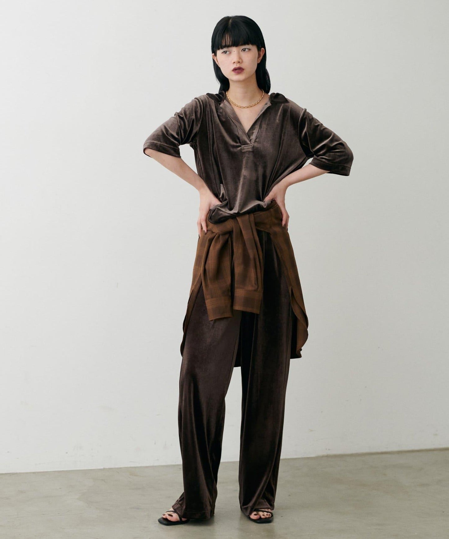 天鵝絨翻領套頭衫