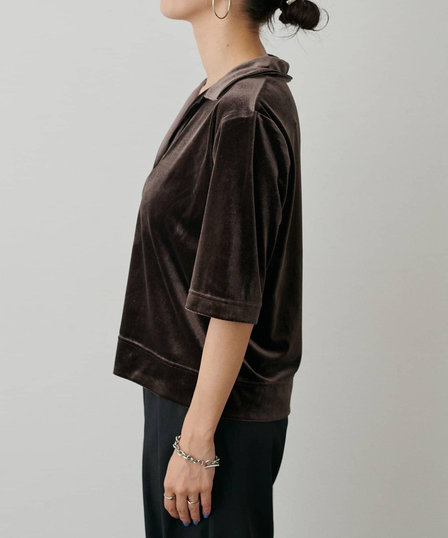 天鵝絨翻領套頭衫