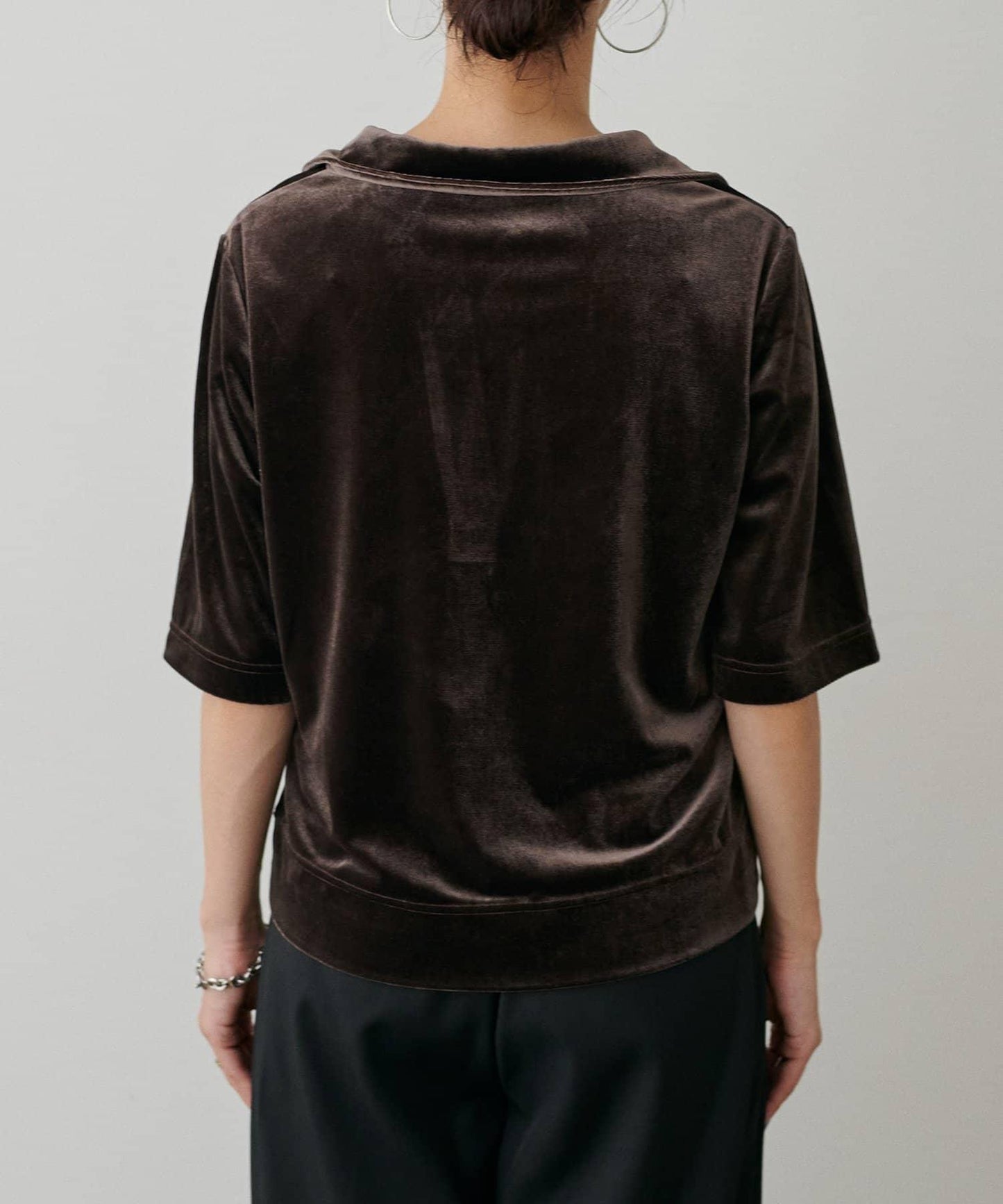 天鵝絨翻領套頭衫