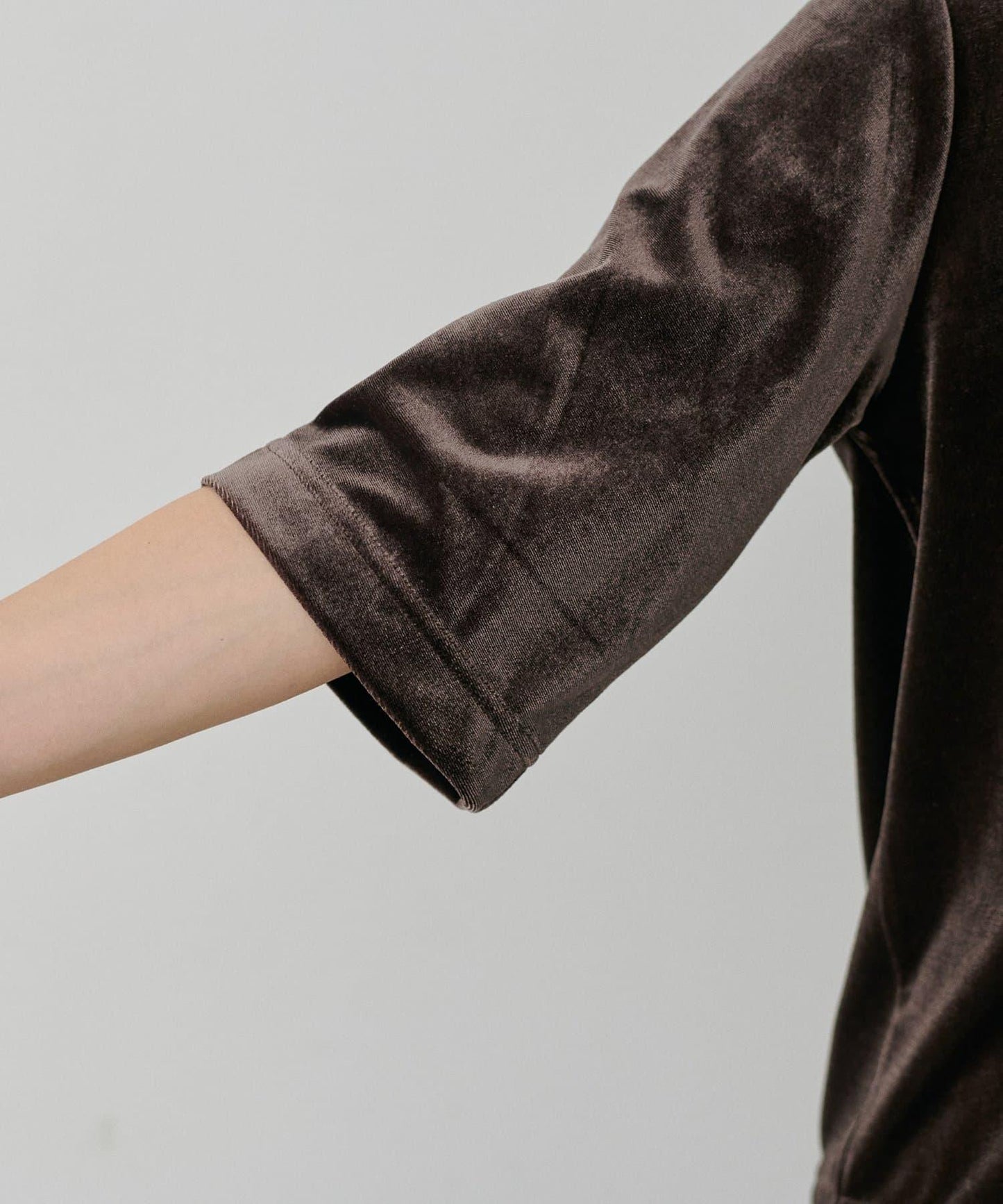 天鵝絨翻領套頭衫