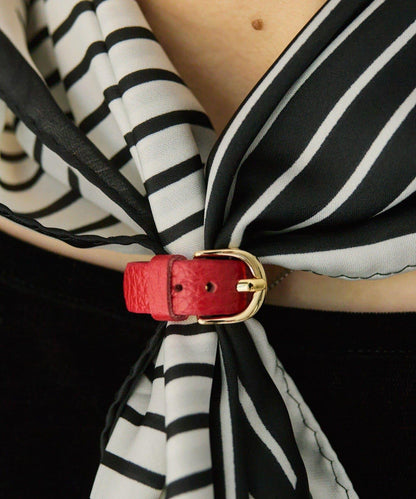 配皮革環雙色條紋圍巾