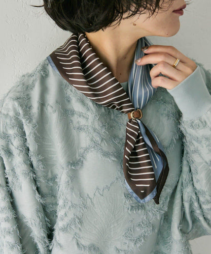 配皮革環雙色條紋圍巾