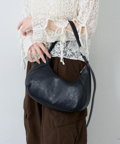 【2WAY/可收納500ml塑料瓶】半月造型單肩包