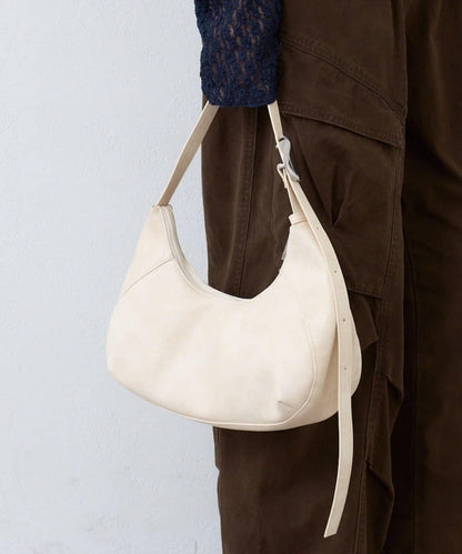 【2WAY/可收納500ml塑料瓶】半月造型單肩包