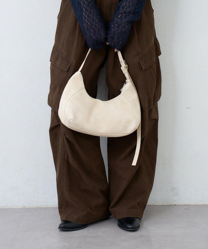 【2WAY/可收納500ml塑料瓶】半月造型單肩包