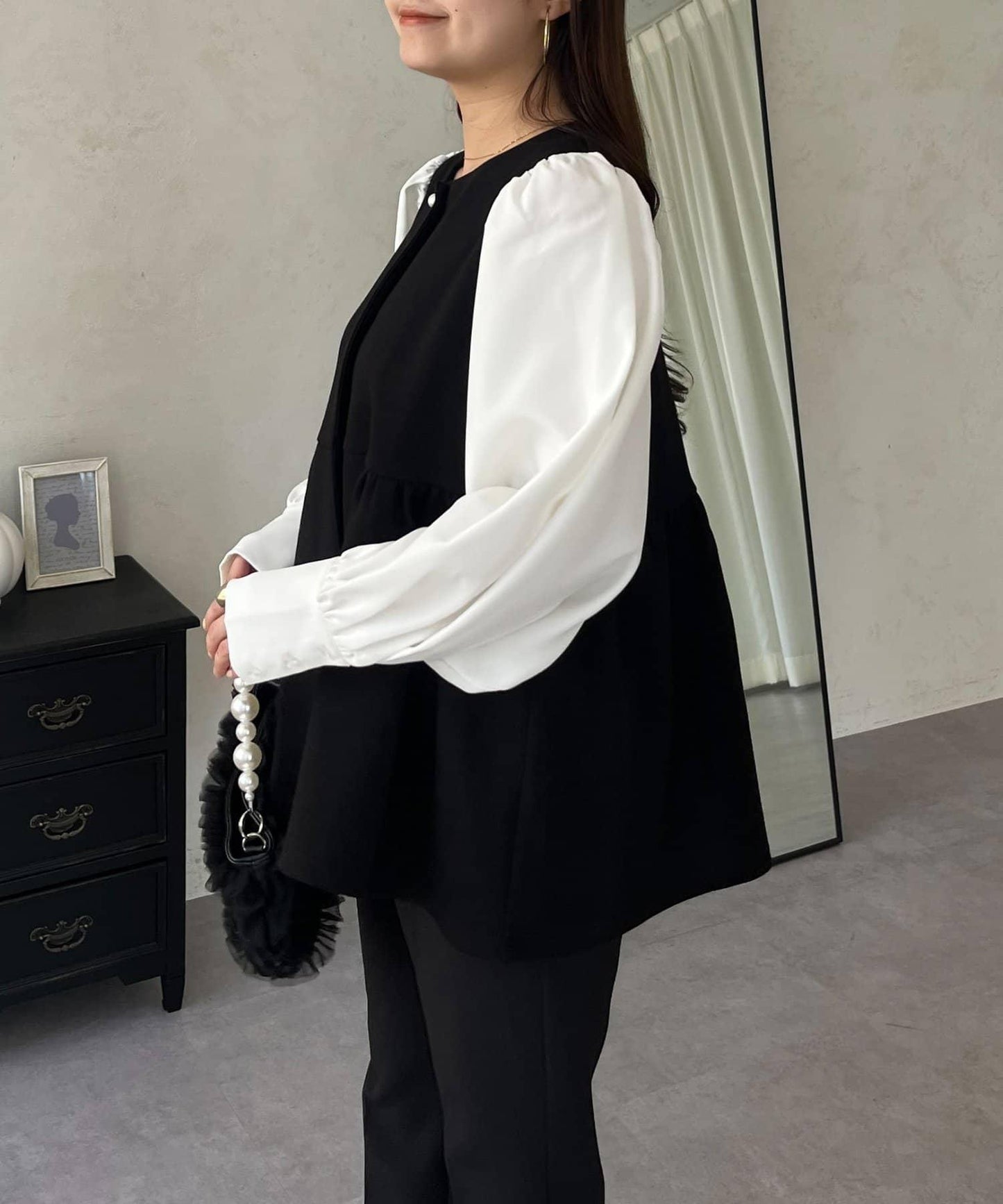 珍珠紐扣拼接荷葉邊上衣