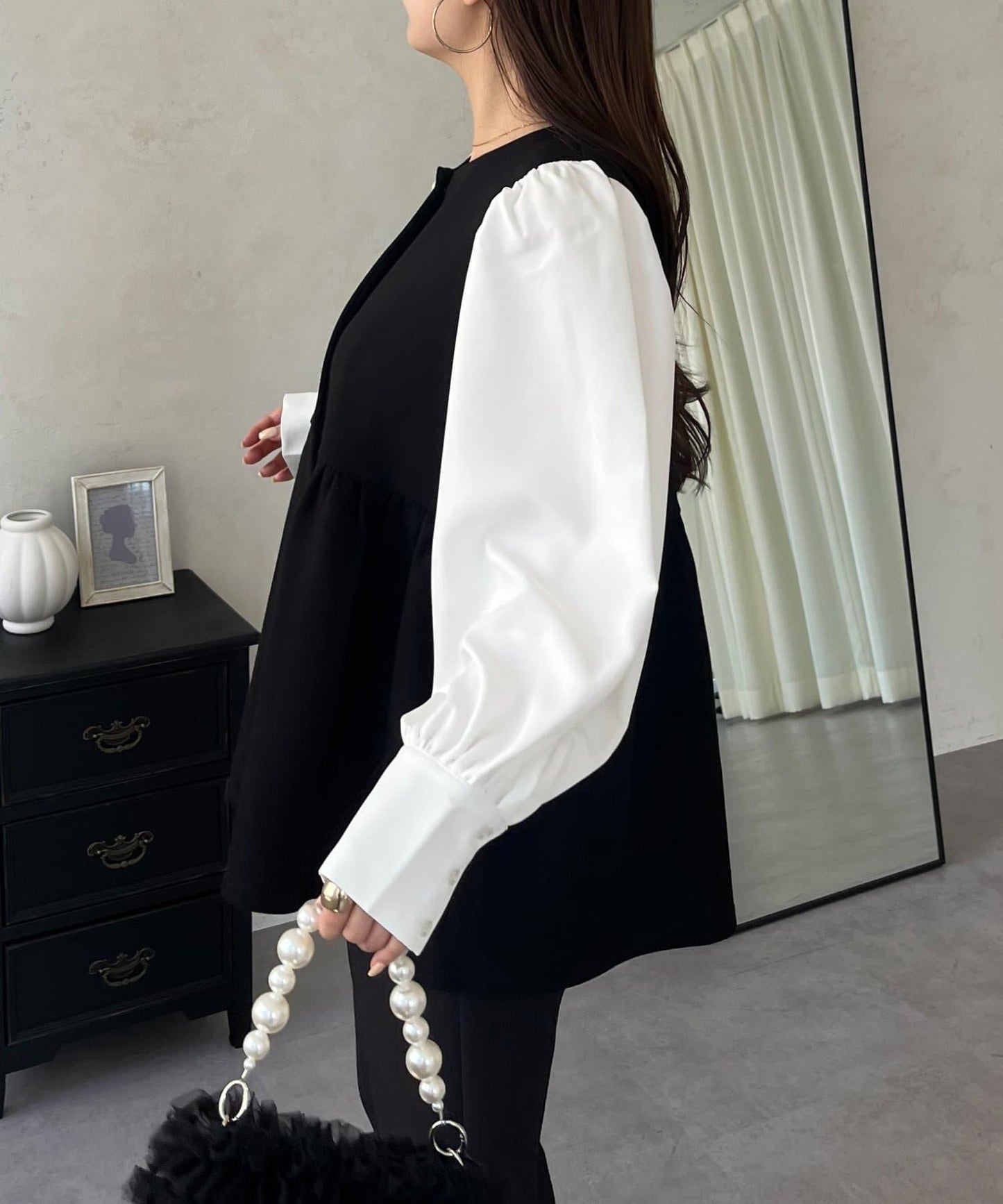 珍珠紐扣拼接荷葉邊上衣