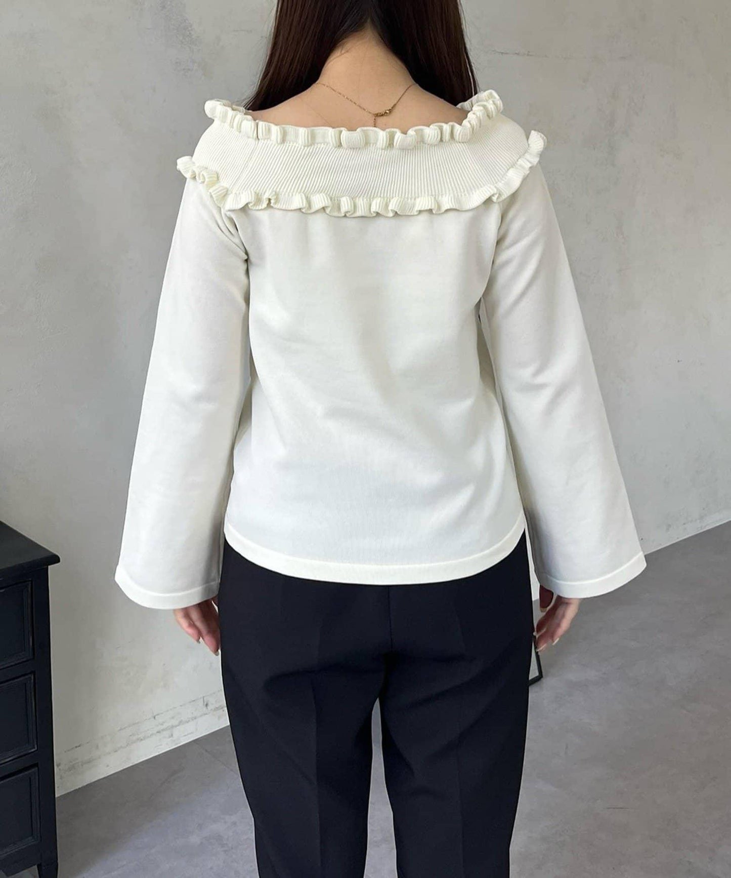 褶皺荷葉邊一字肩針織衫