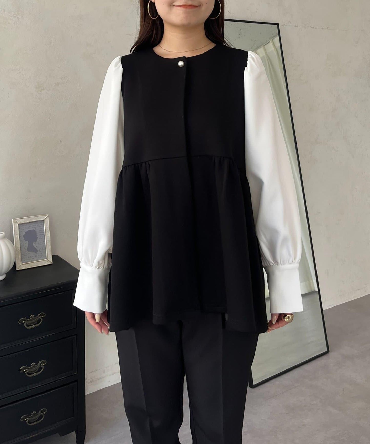 珍珠紐扣拼接荷葉邊上衣