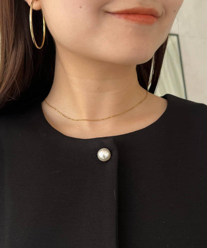 珍珠紐扣拼接荷葉邊上衣