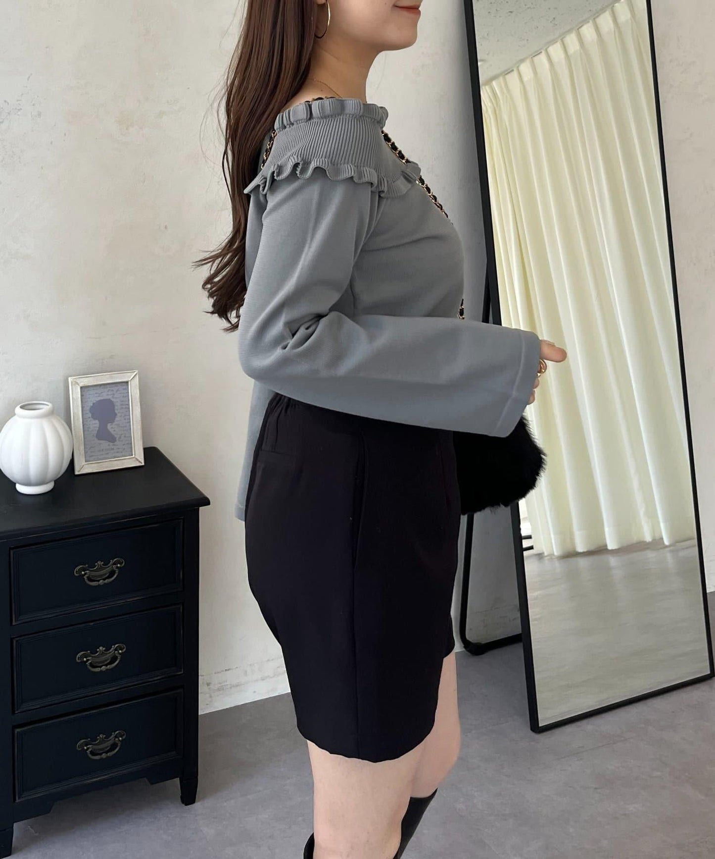 褶皺荷葉邊一字肩針織衫