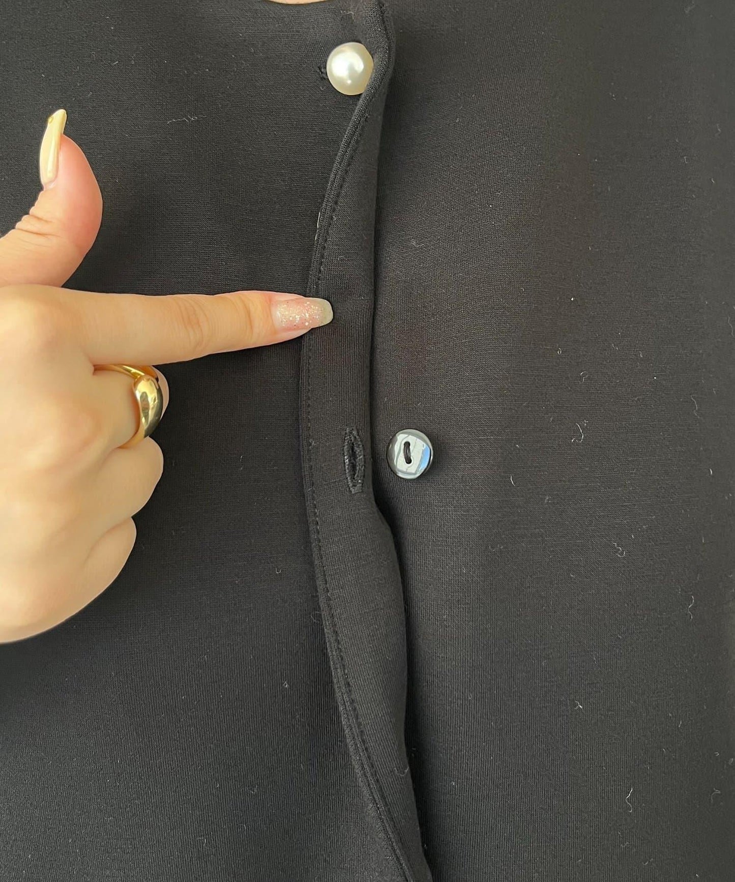 珍珠紐扣拼接荷葉邊上衣