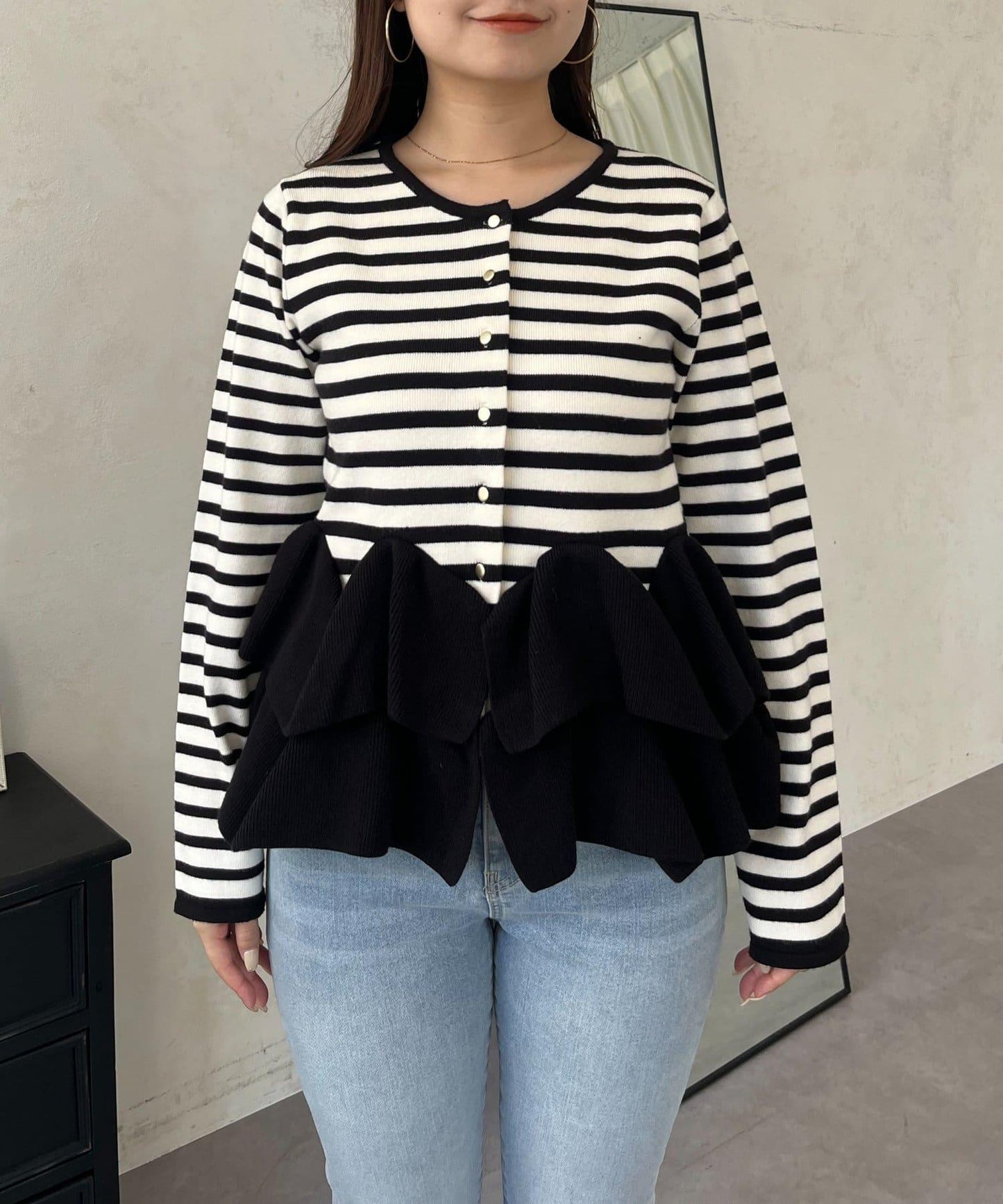 下襬荷葉邊針織開衫