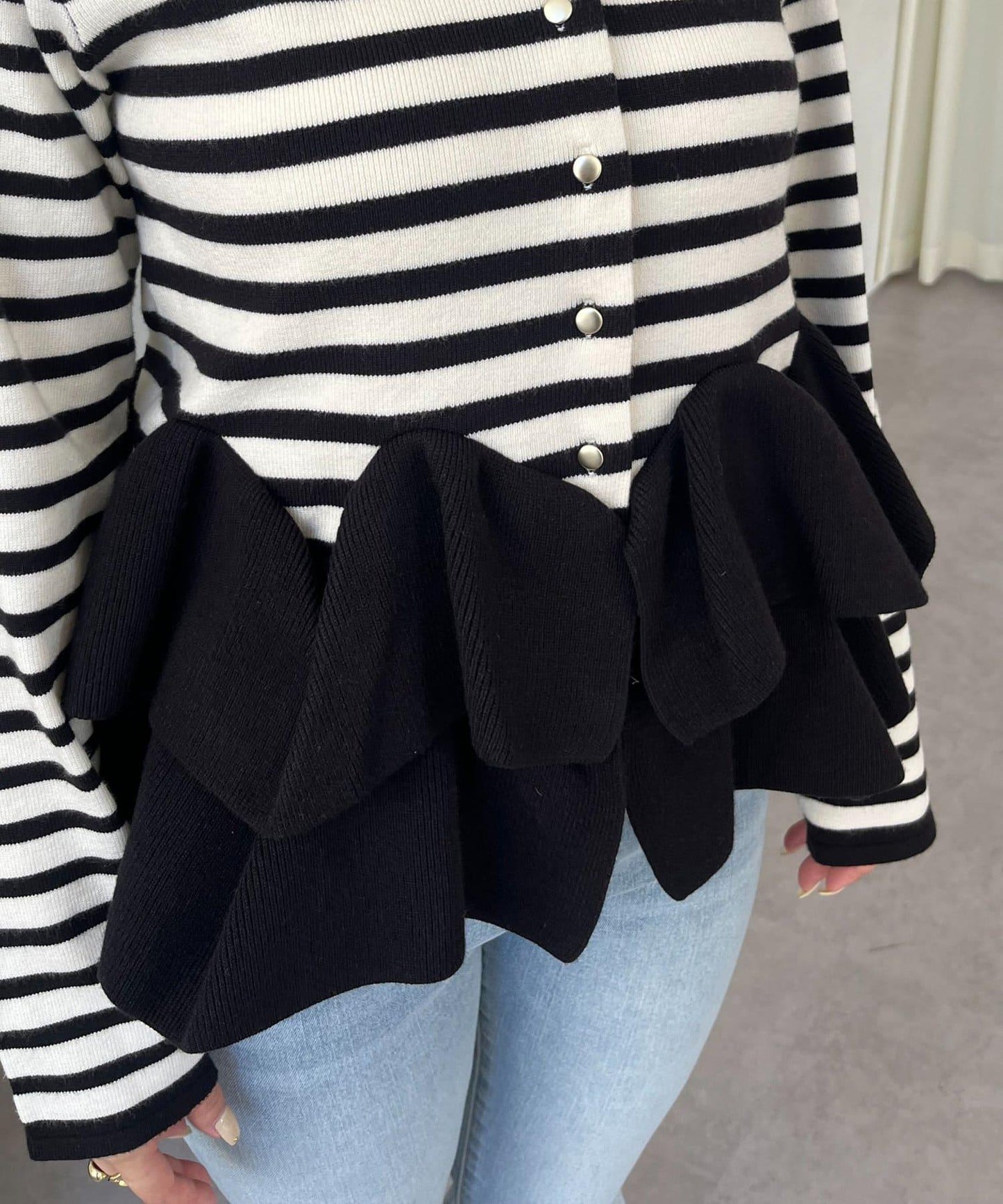 下襬荷葉邊針織開衫