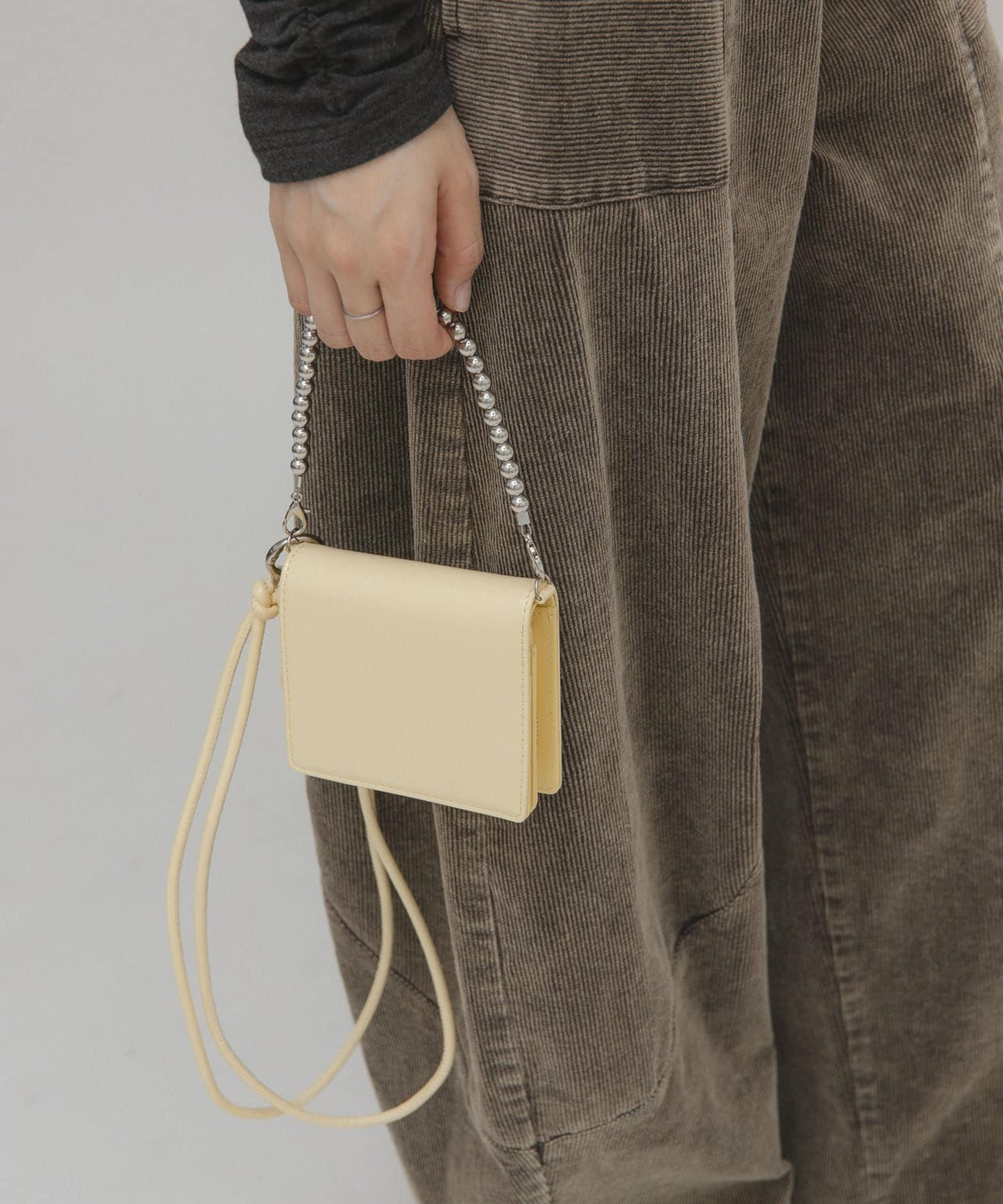 帶球形手柄單肩錢包