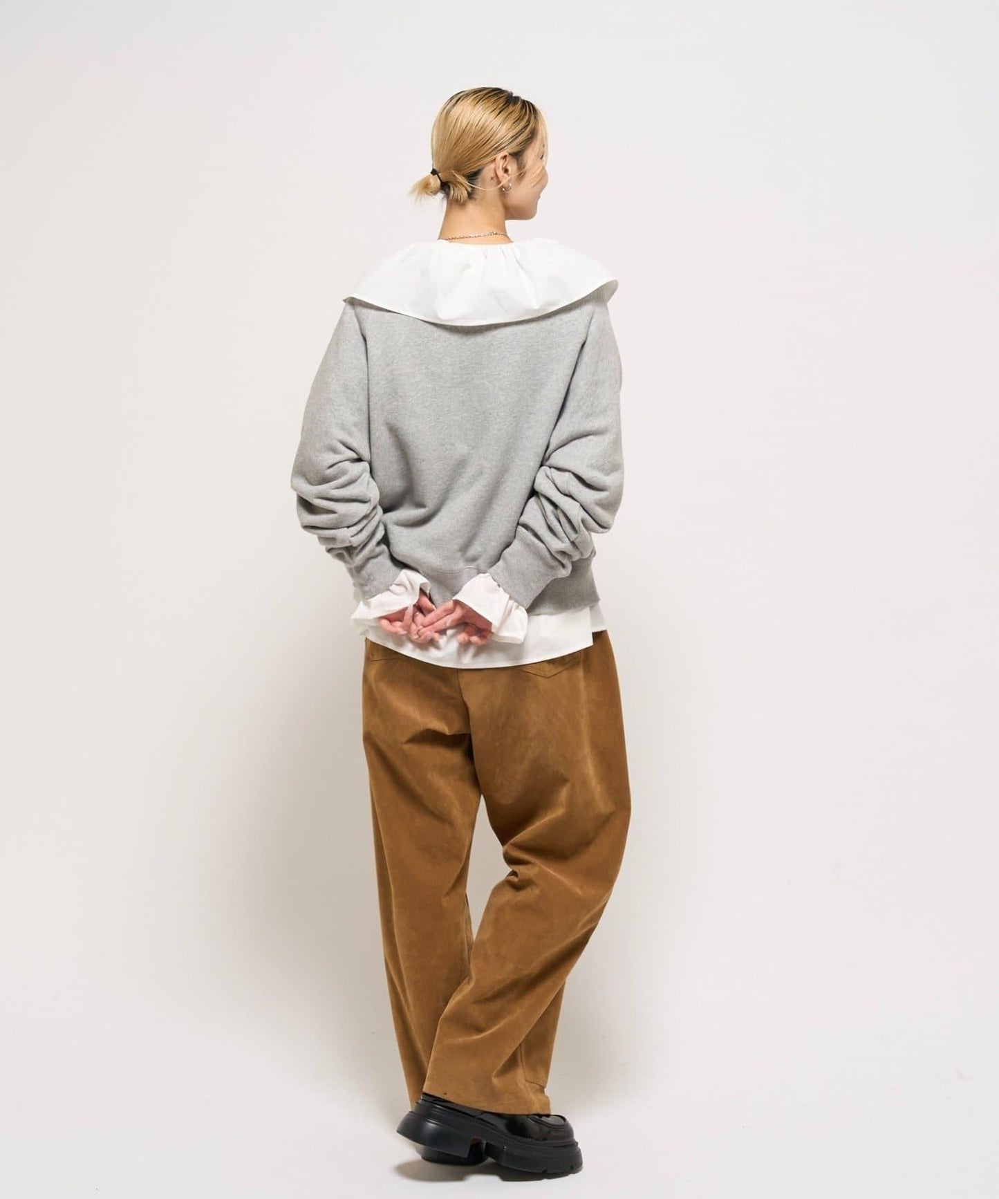 【WHO'S WHO gallery】大翻領荷葉邊襯衫