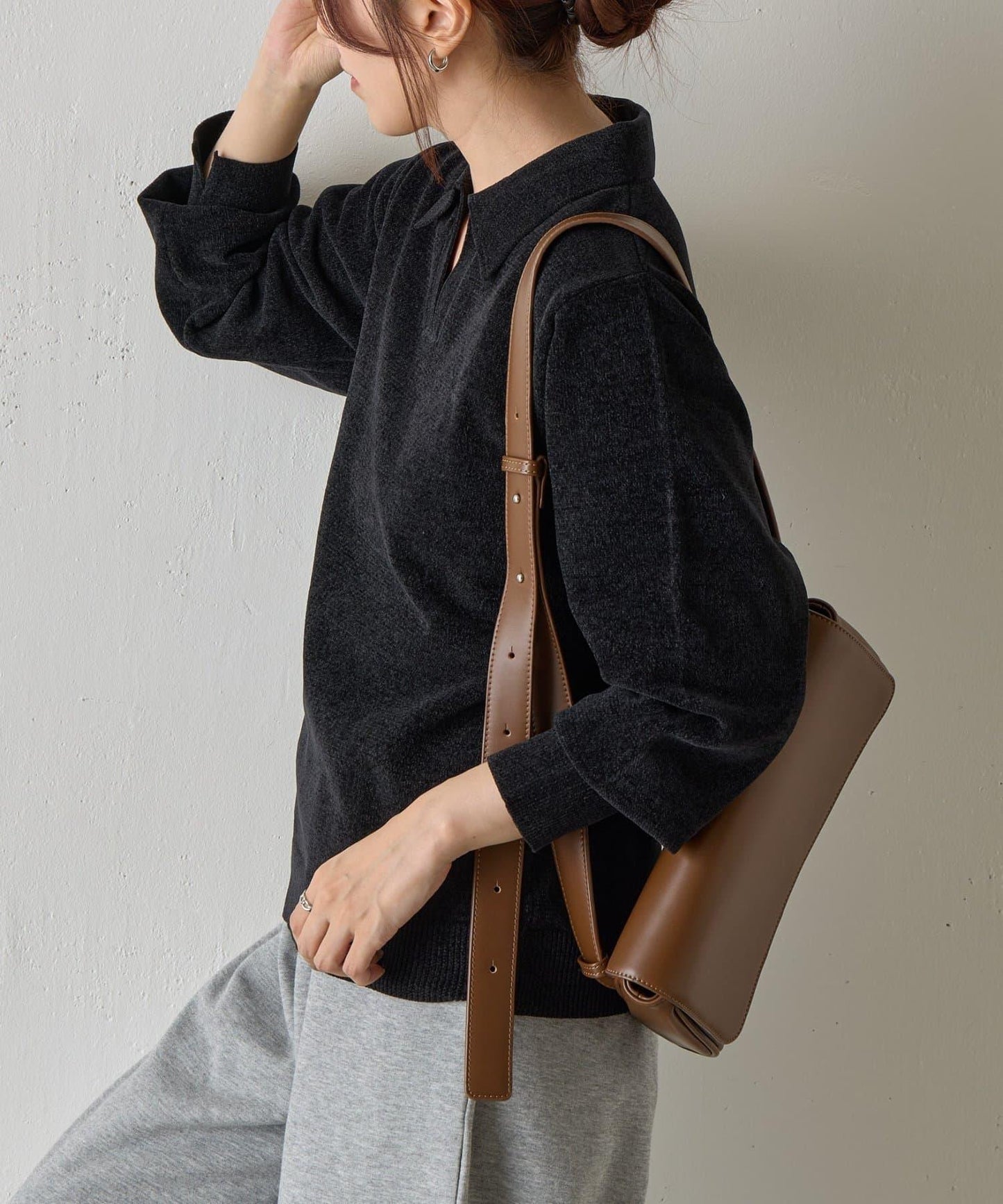 天鵝絨紗線開領翻領針織衫