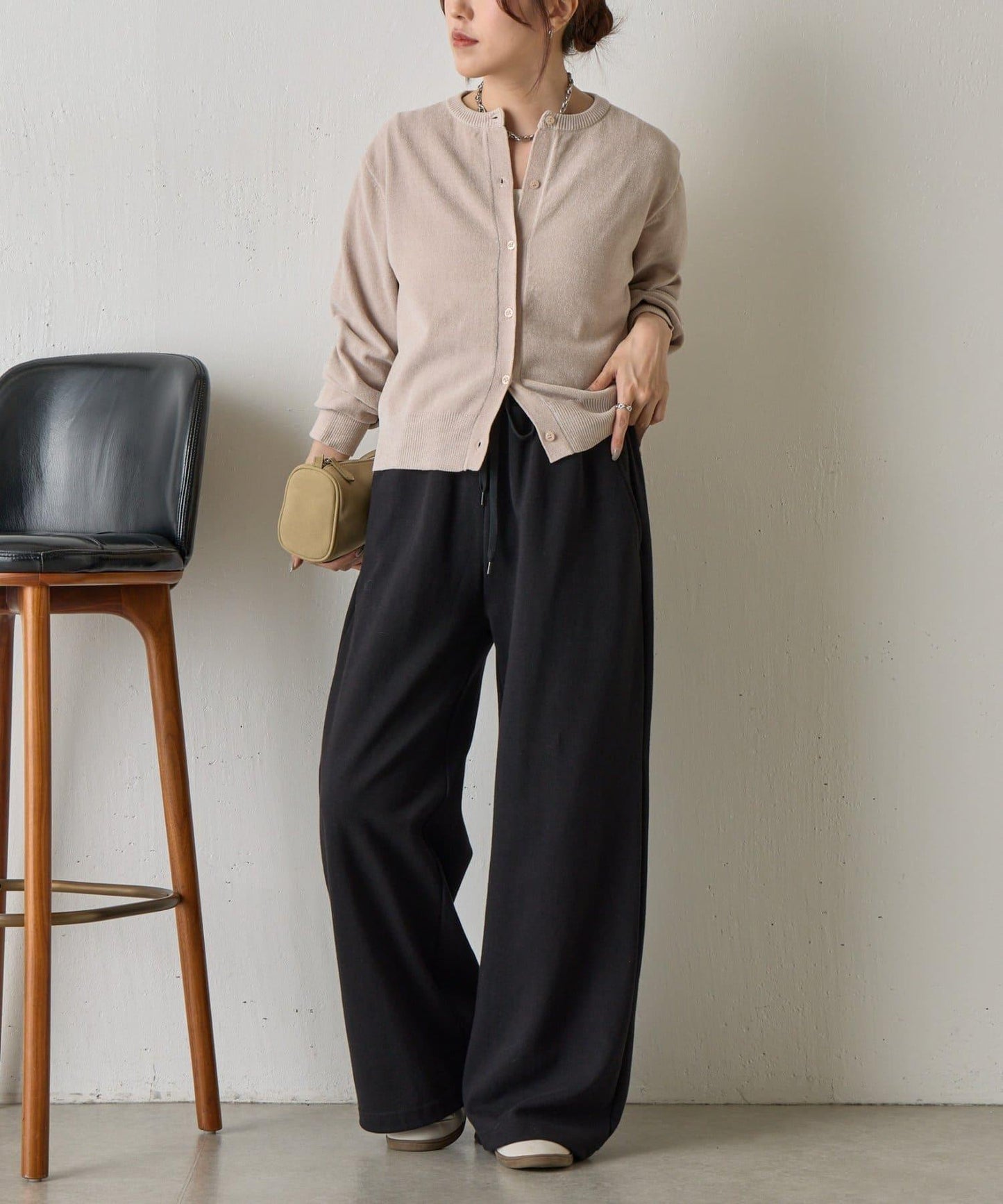 天鵝絨紗線圓領開衫