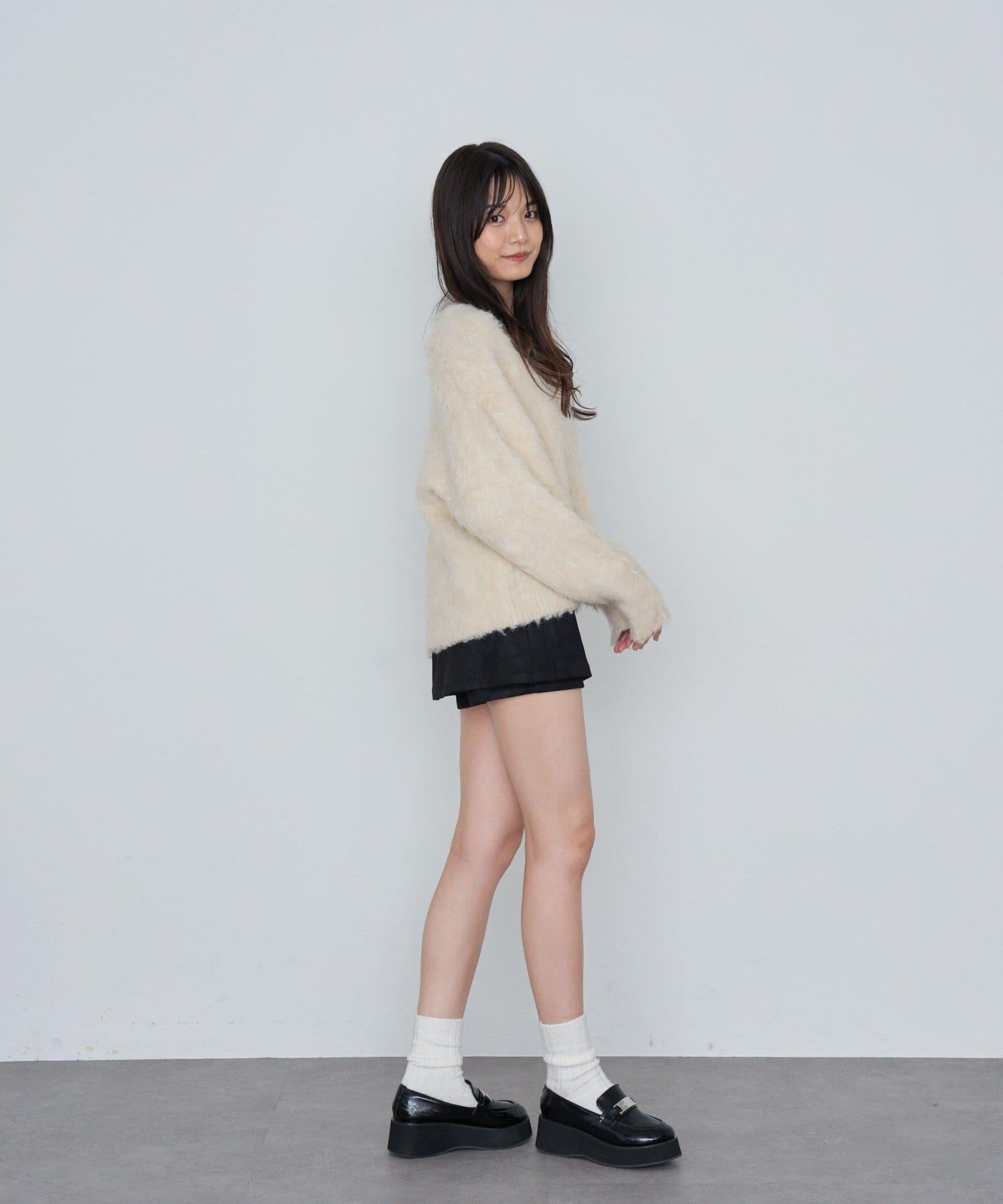 【RAY CASSIN】長毛V領寬鬆開衫