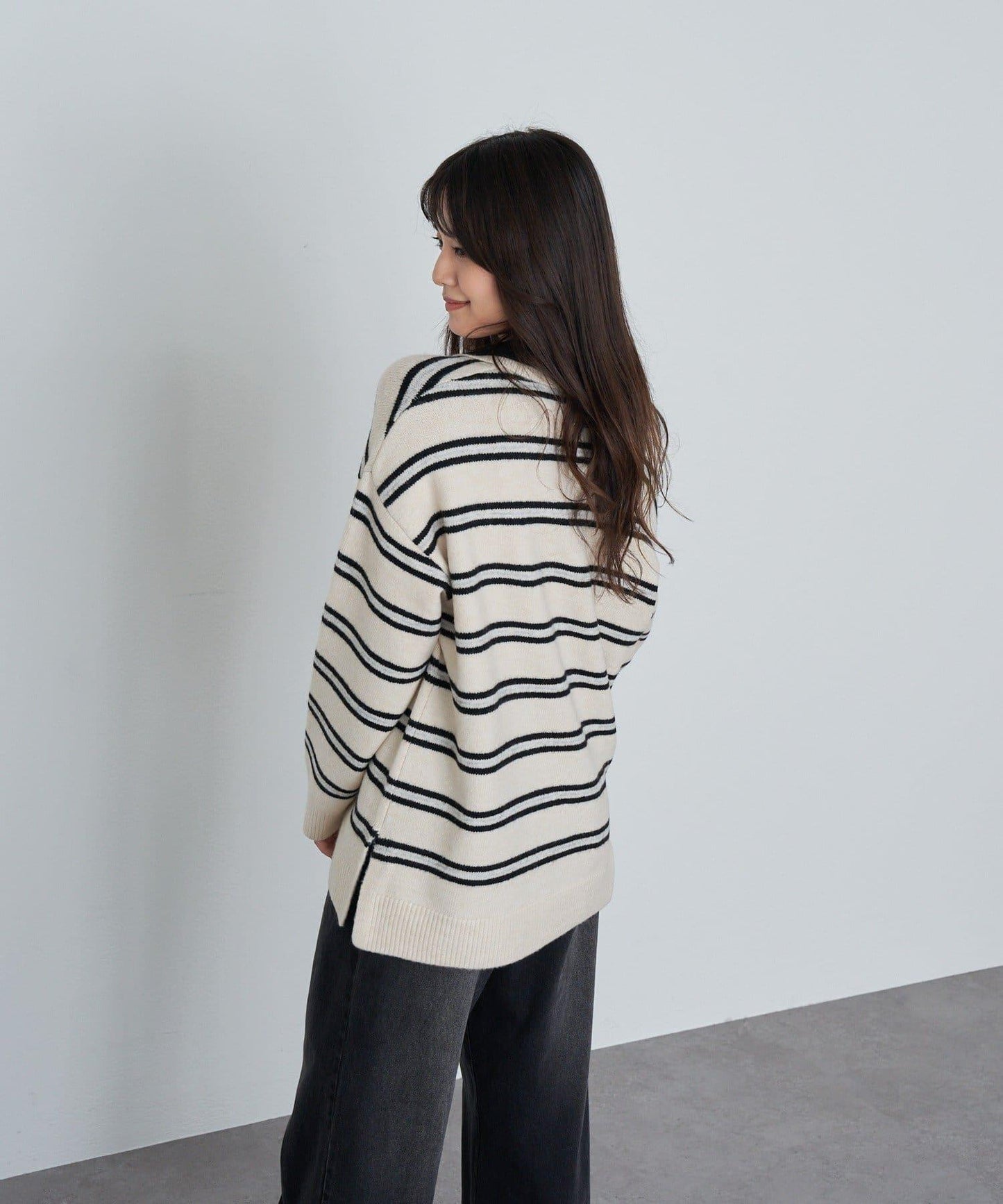 條紋翻領刺繡針織衫