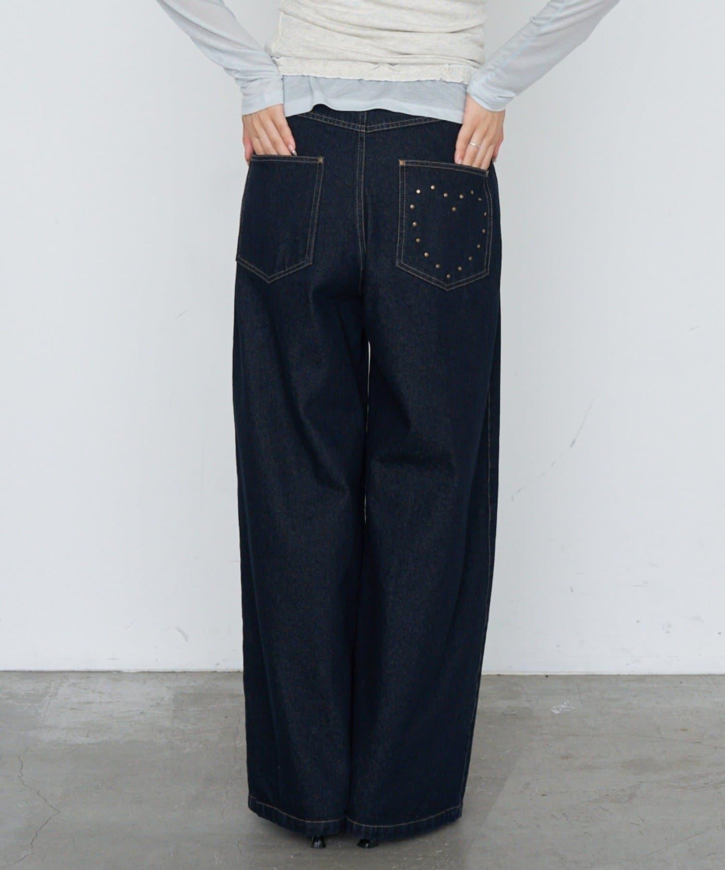 鉚釘裝飾寬鬆牛仔褲