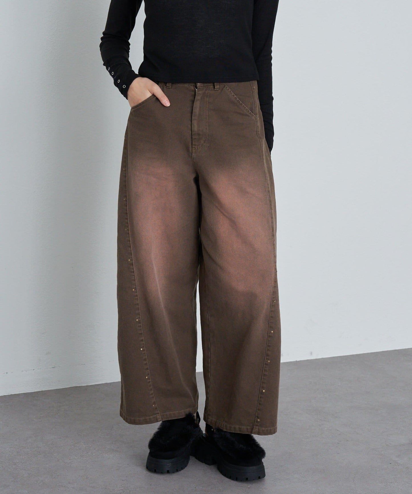 鉚釘裝飾寬鬆牛仔褲