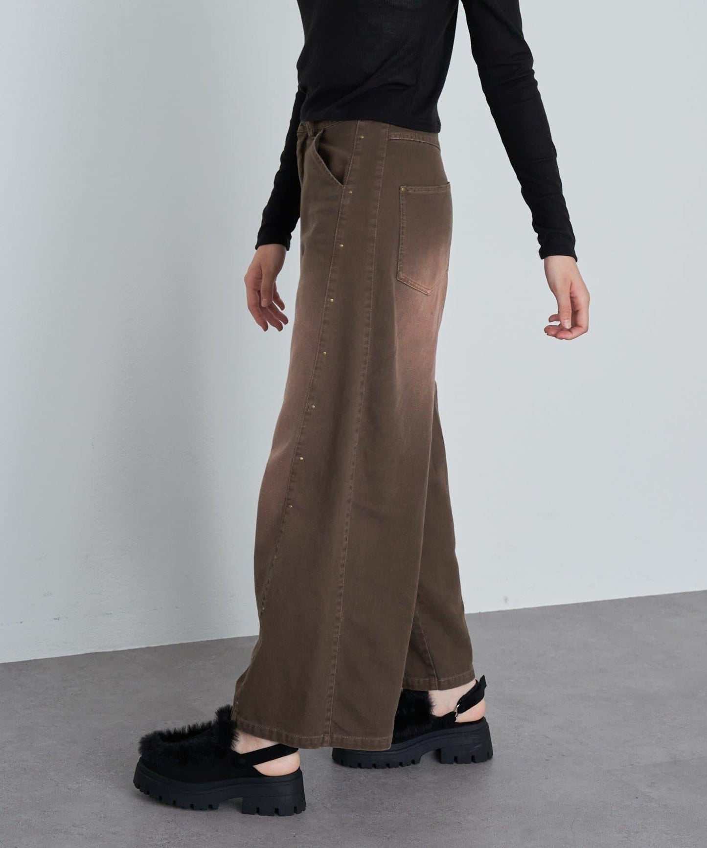 鉚釘裝飾寬鬆牛仔褲