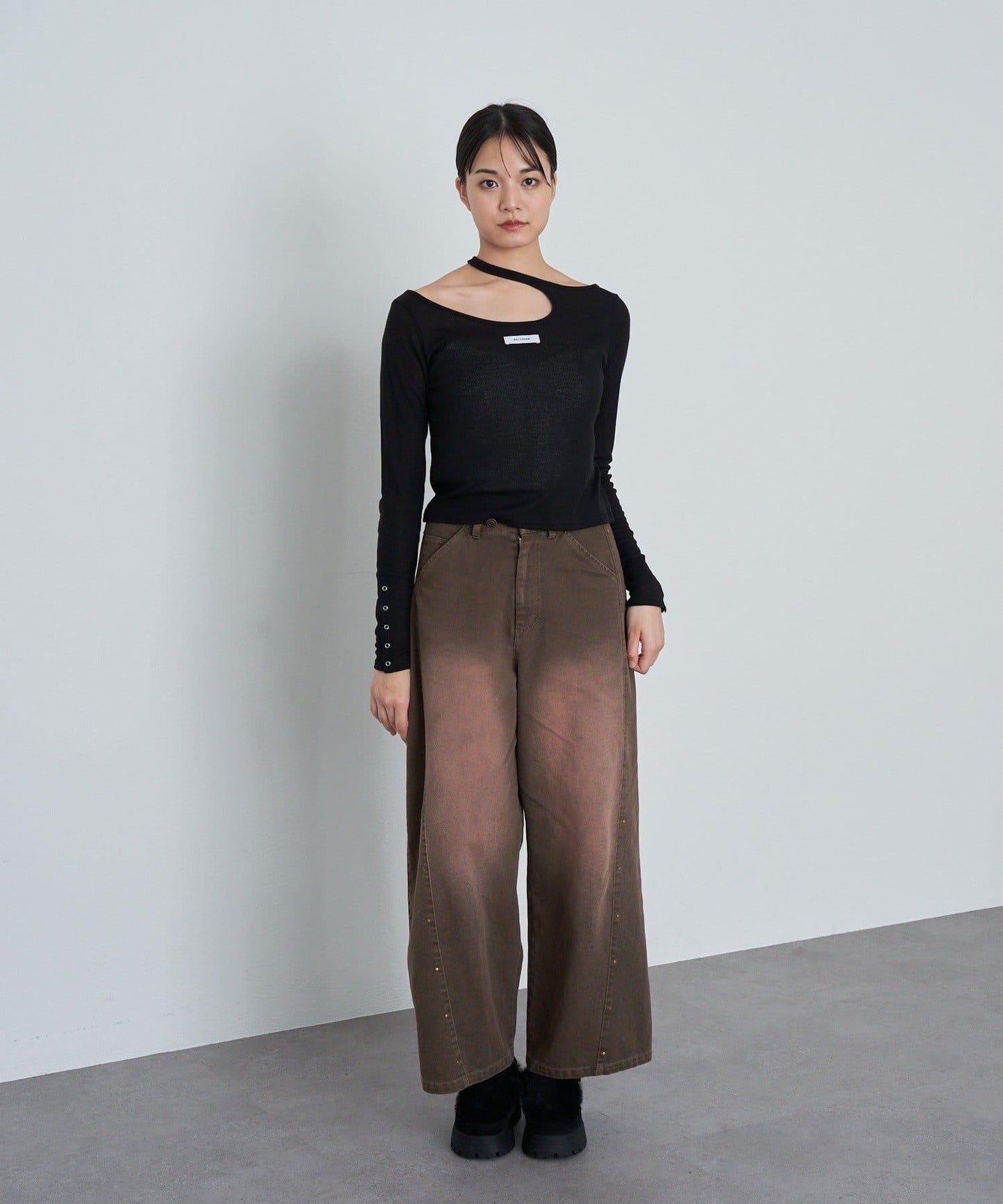 鉚釘裝飾寬鬆牛仔褲