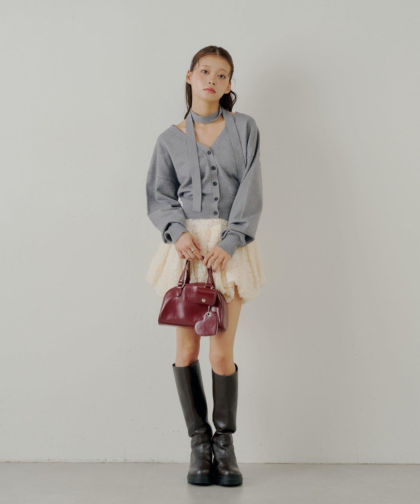 【Chico】帶領帶V領修身針織衫