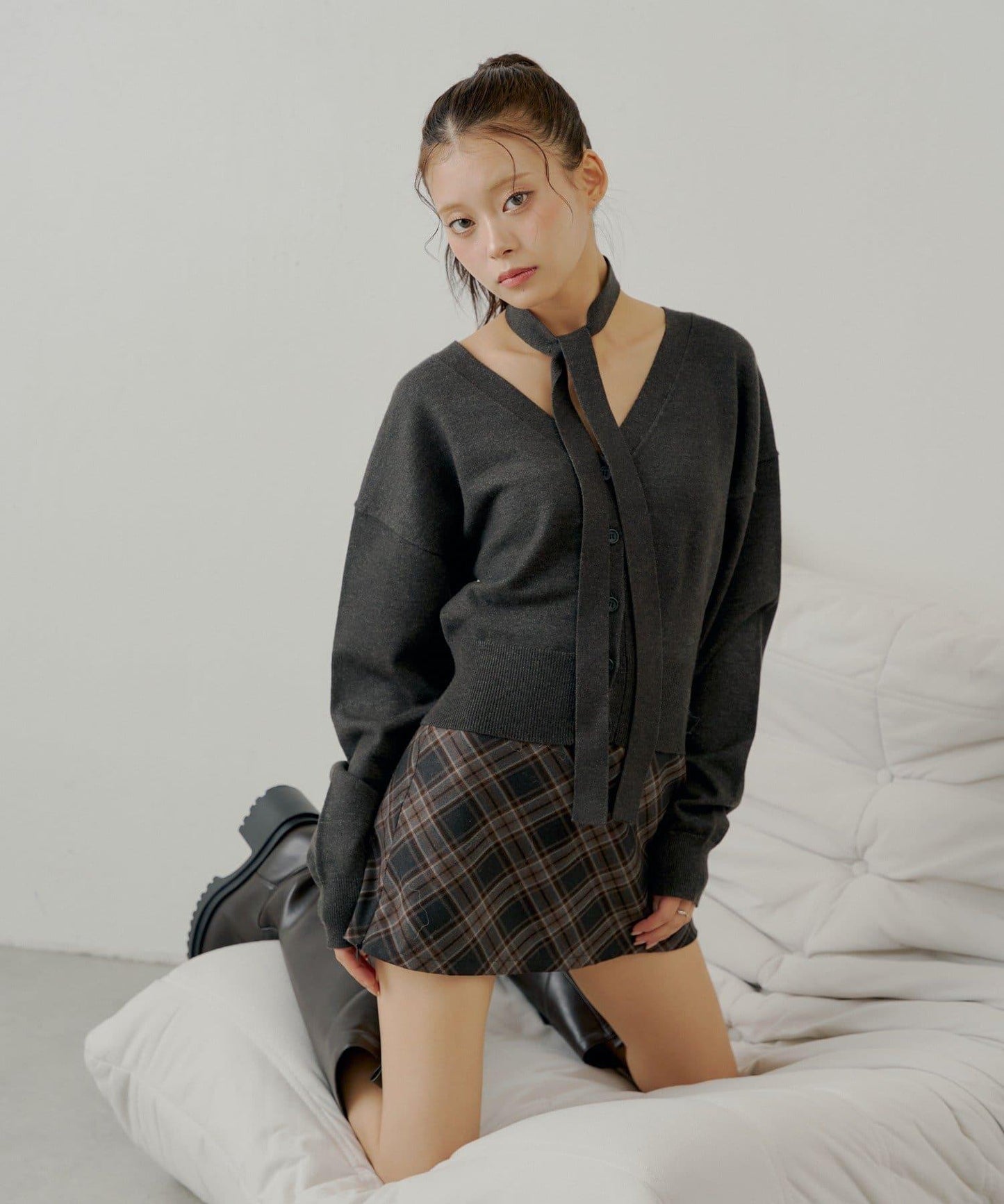 【Chico】帶領帶V領修身針織衫