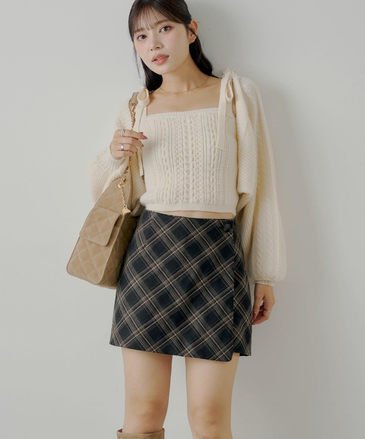 【Chico】前裹設計迷你裙褲