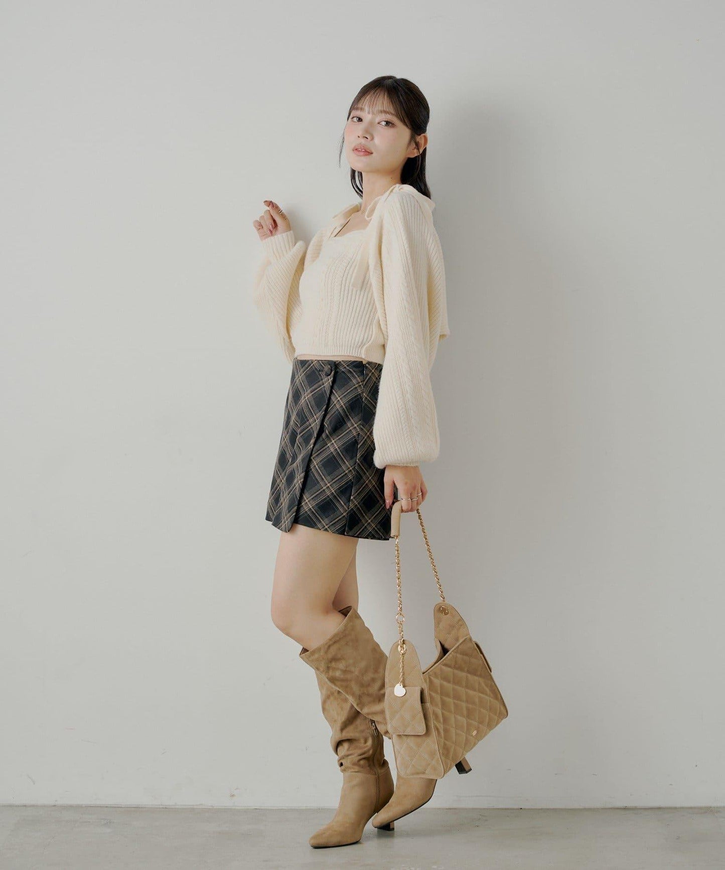 【Chico】前裹設計迷你裙褲