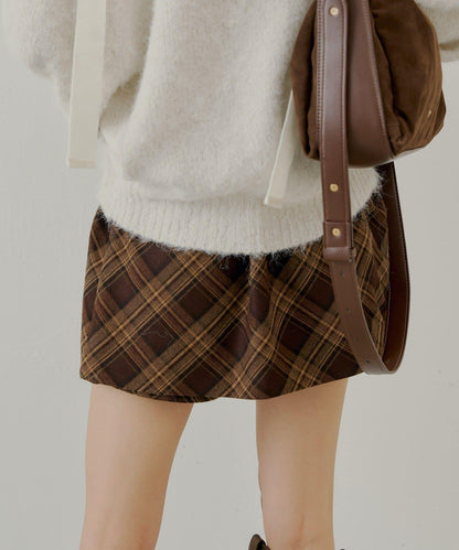 【Chico】前裹設計迷你裙褲