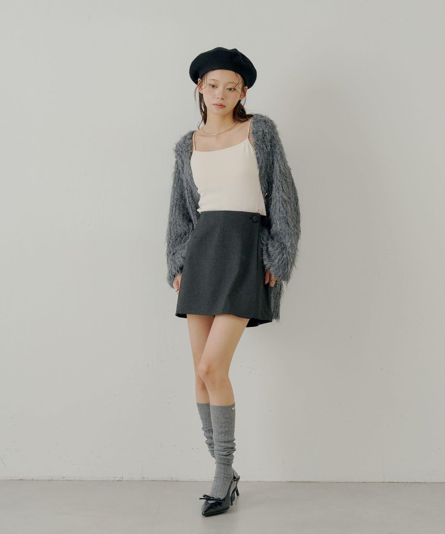 【Chico】前裹設計迷你裙褲