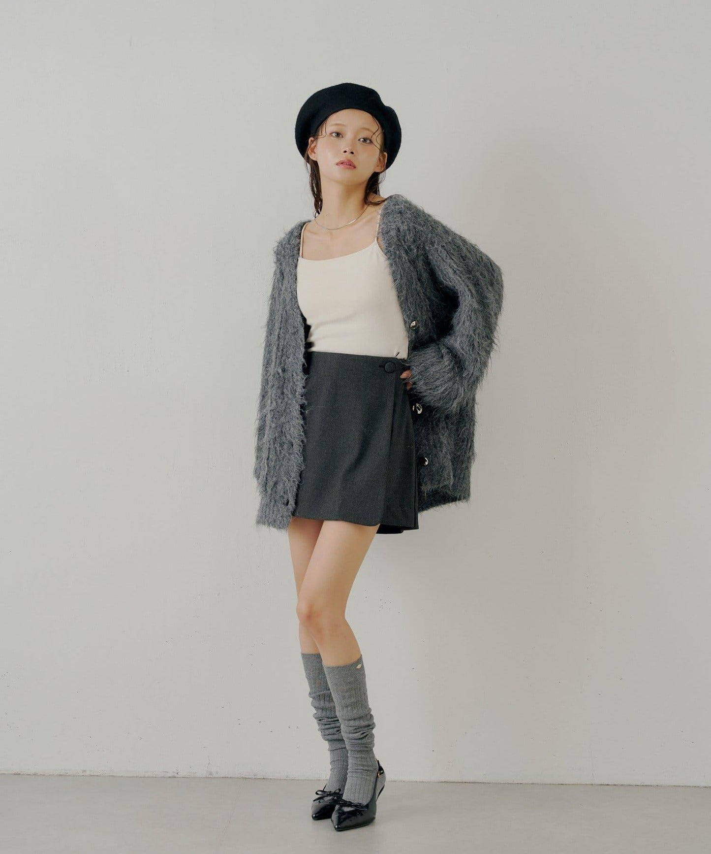 【Chico】前裹設計迷你裙褲