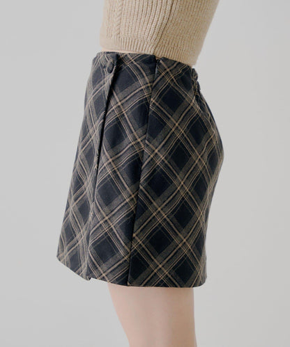 【Chico】前裹設計迷你裙褲