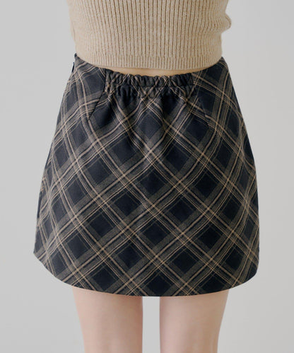 【Chico】前裹設計迷你裙褲