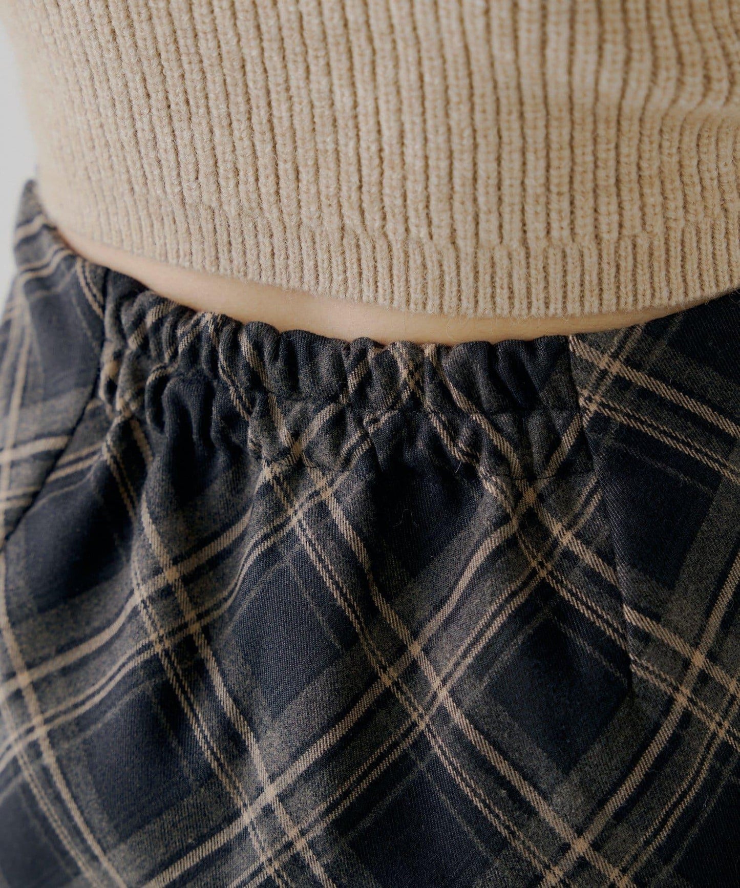 【Chico】前裹設計迷你裙褲