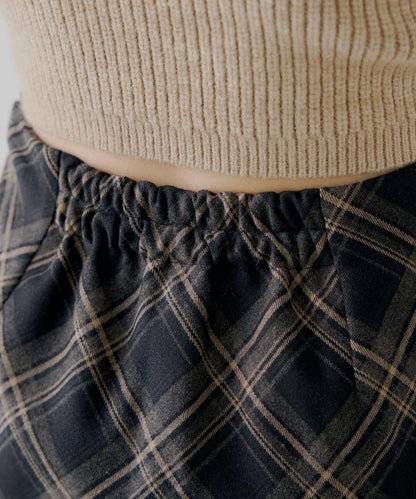 【Chico】前裹設計迷你裙褲