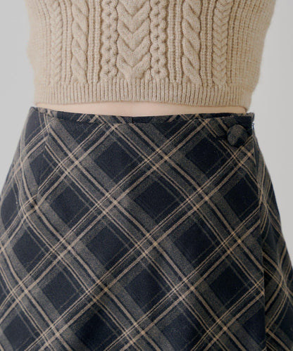 【Chico】前裹設計迷你裙褲