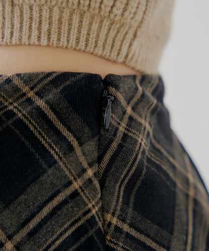 【Chico】前裹設計迷你裙褲