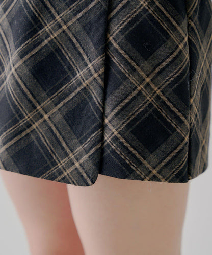 【Chico】前裹設計迷你裙褲