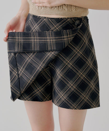 【Chico】前裹設計迷你裙褲