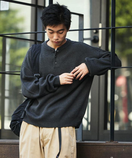 寬鬆版型 單面羅紋拼接 亨利領 針織衫