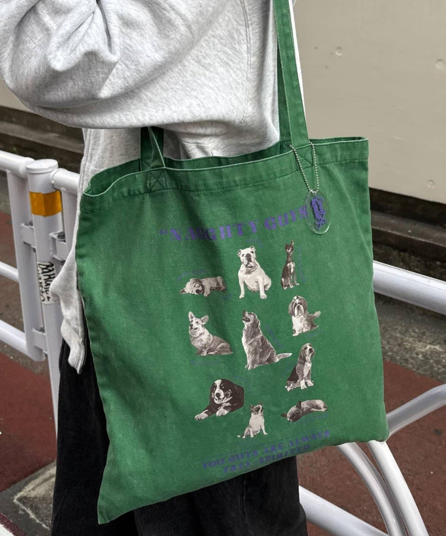 【SOUNDSGOOOOD】犬印花掛飾帶手提包