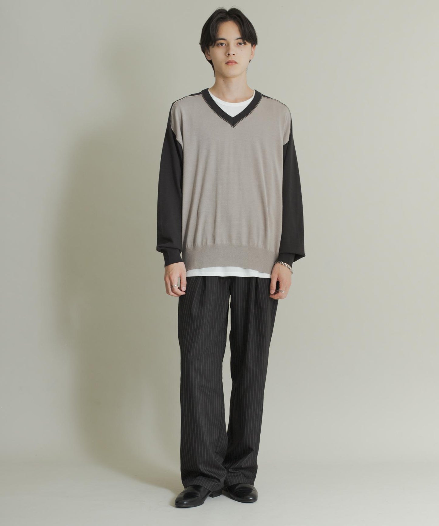 撞色V領針織衫